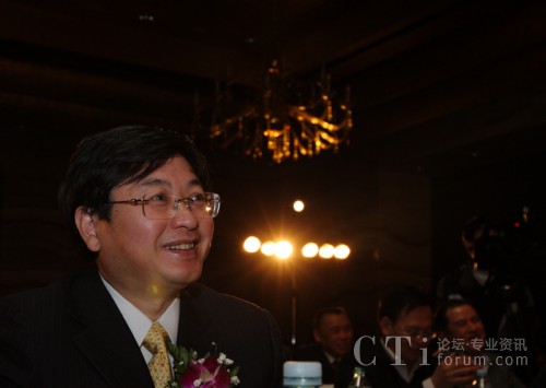  ��114�T�������E������񿂽�(j��ng)��¶���_�ĵ�΢Ц